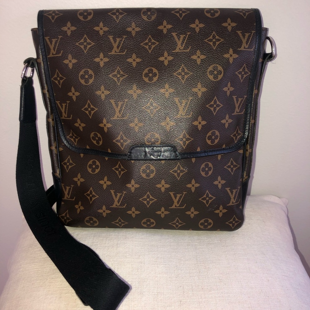 Authentic Louis Vuitton Macassar MM Messenger bag